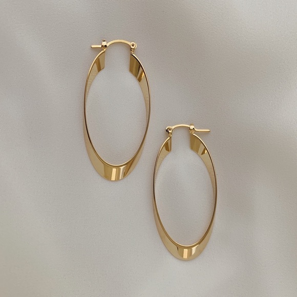 Prince Oval Hoops | 18k Gold Filled - Picture 3 of 6